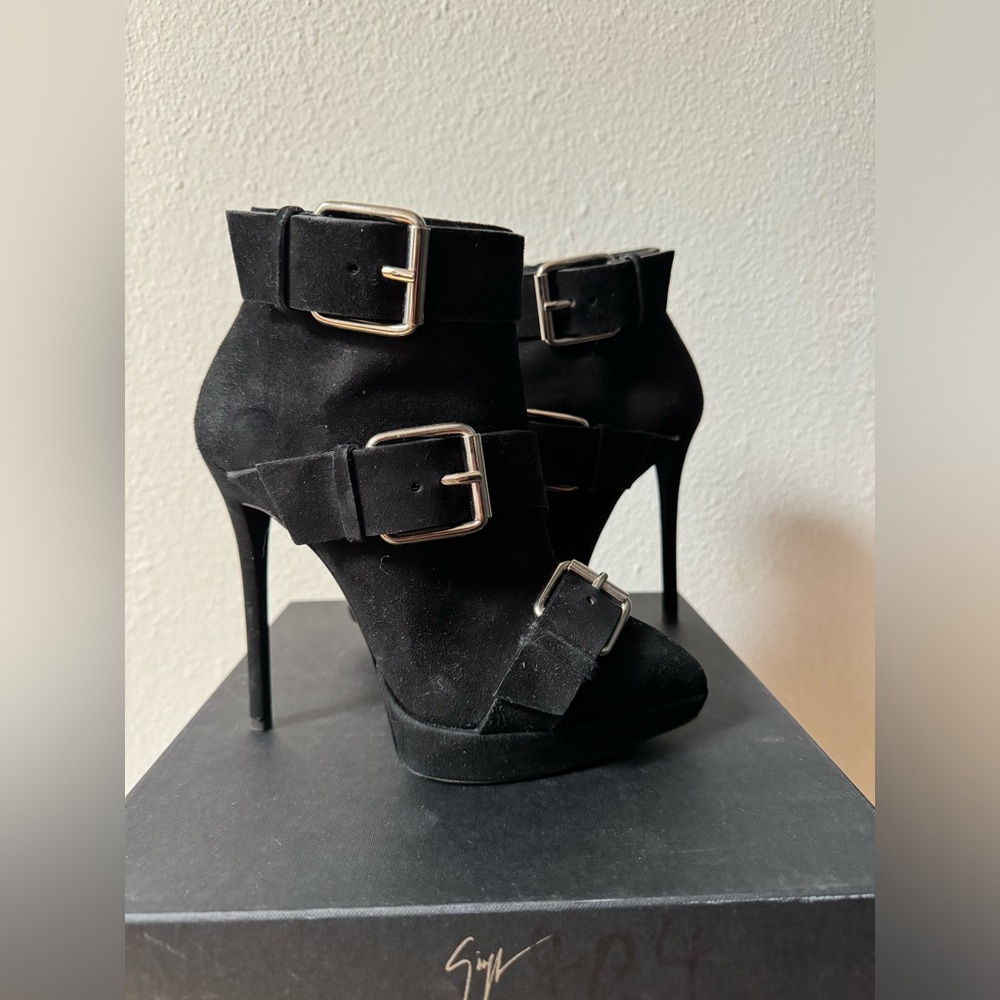 Giuseppe Zanotti booties size 35